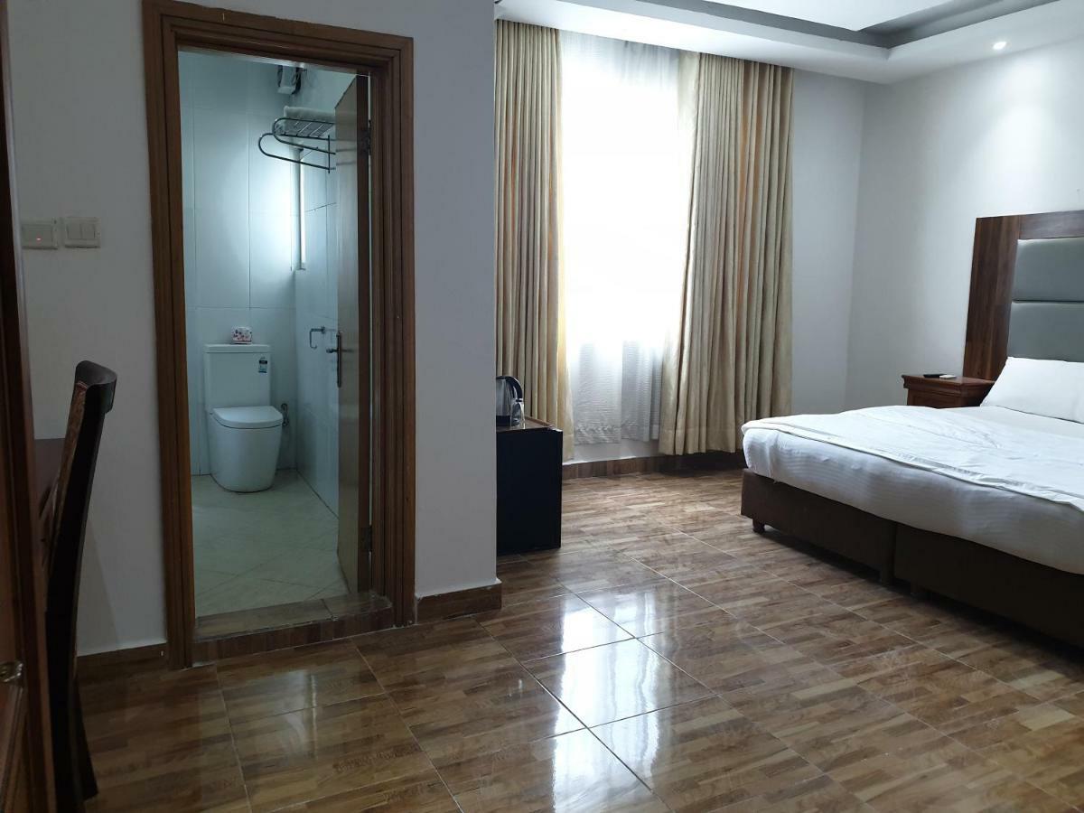 Peninsula Hotel And Towers Lagos Exterior photo